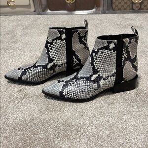 EUC- MARC FISHER Vivica Bootie - Azzurra Snake Print